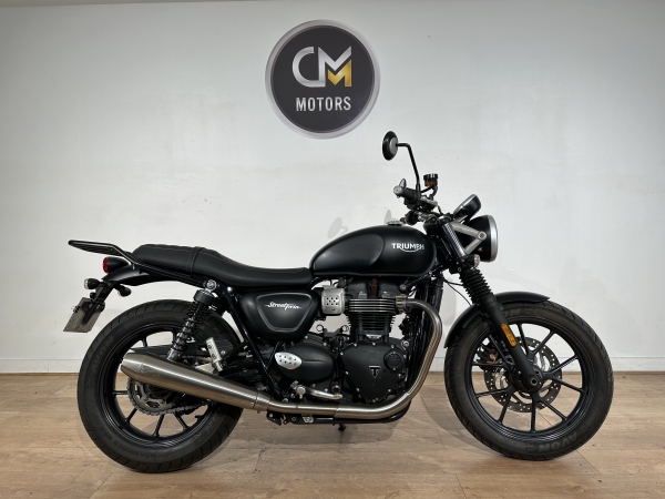 TRIUMPH Street Twin
